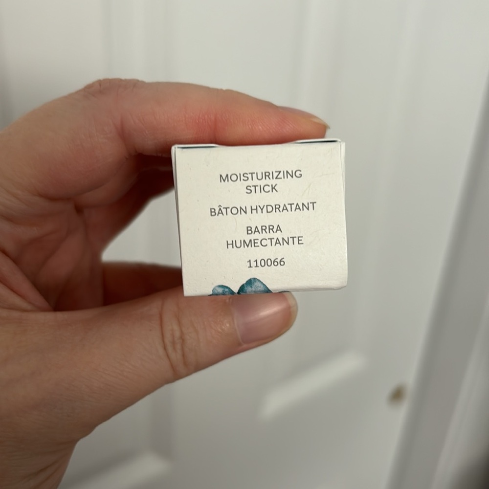 Mary Kay Naturally Moisturizing Stick - Picture 2 of 5